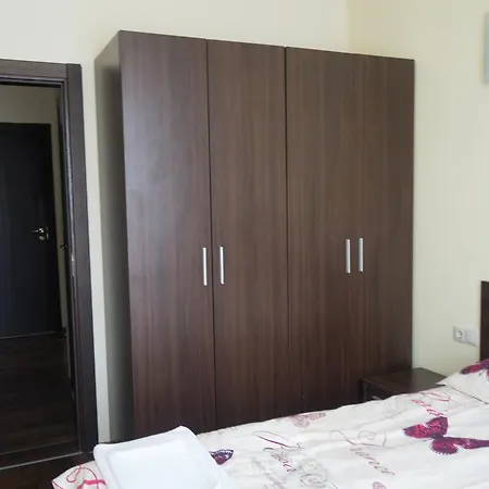 Nikolovi